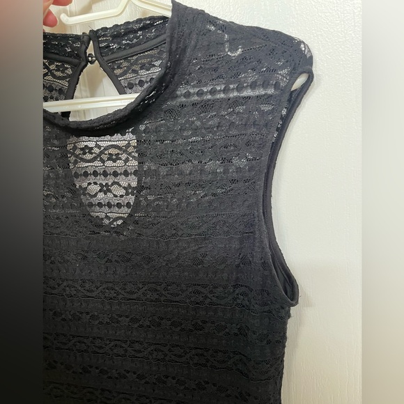 Guess dress-Lace with attached lining from the bust down-size 14 US - Picture 4 of 10